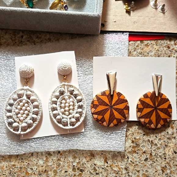 Elegant White and Brown Earrings Set of 2 - Picture 1 of 17